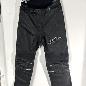 Alpine stars racing motorcycle pants with armor
Great condition!!!!